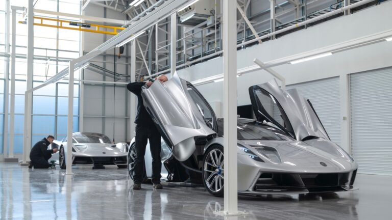 Dabar pristatomas elektromobilis Lotus Evija