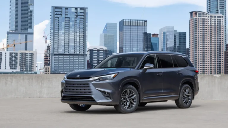 2025 m. Lexus TX tęsia hibridinių ir įkraunamų hibridų pasirinkimą