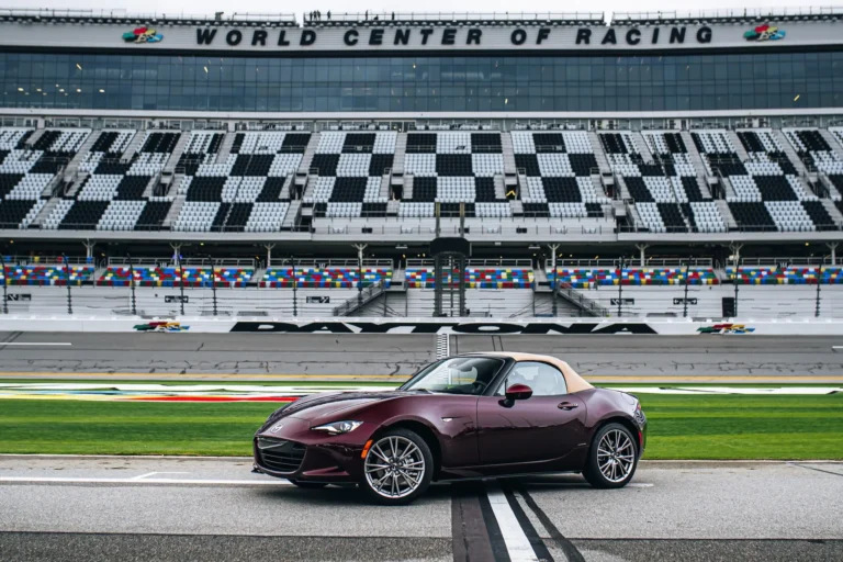 2025 m. „Mazda MX-5 Miata“ pažymi 35 ryškaus rodsterio metus