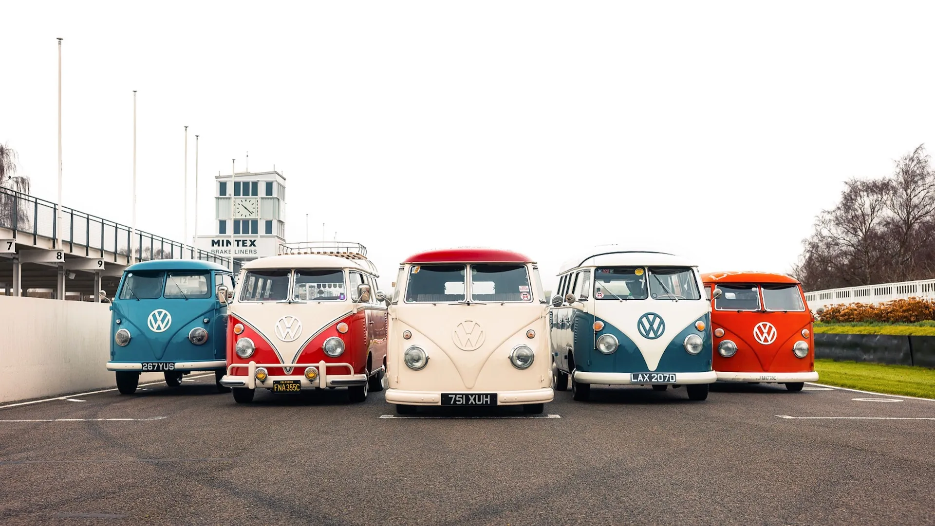 2025 „Goodwood Revival“ švenčia VW 2 tipo padalijimo ekranus