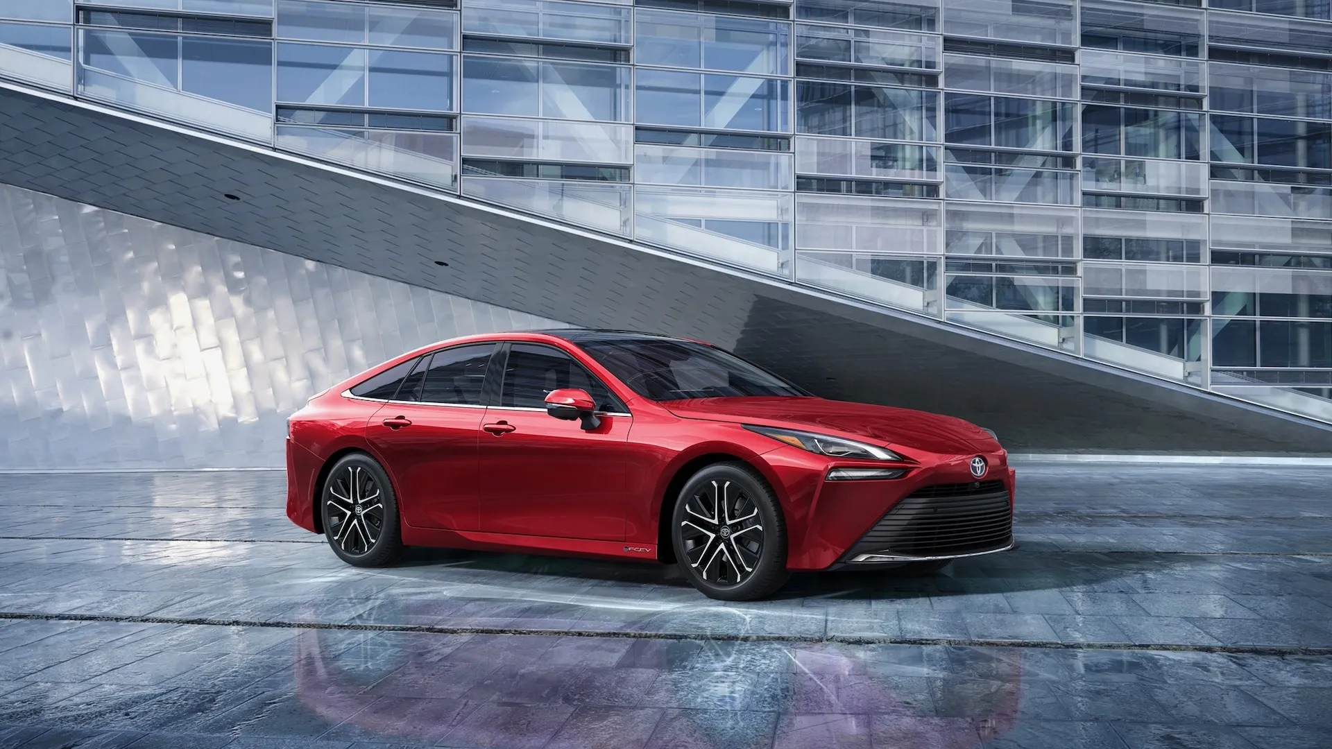 Į šią naują „Toyota“ įeina 15 000 USD nemokamo kuro,