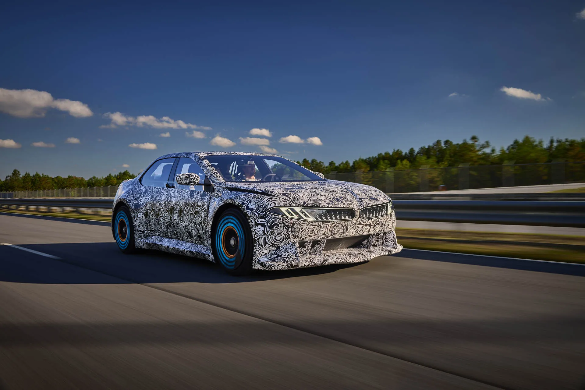BMW „Heart of Joy“ kontrolės padalinys žada kito lygio transporto