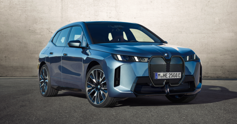Persvarstytas BMW IX visureigis, atidengtas