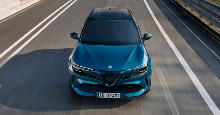 „Alfa Romeo Junior“ netrukus bus galima įsigyti su hibridiniu varikliu