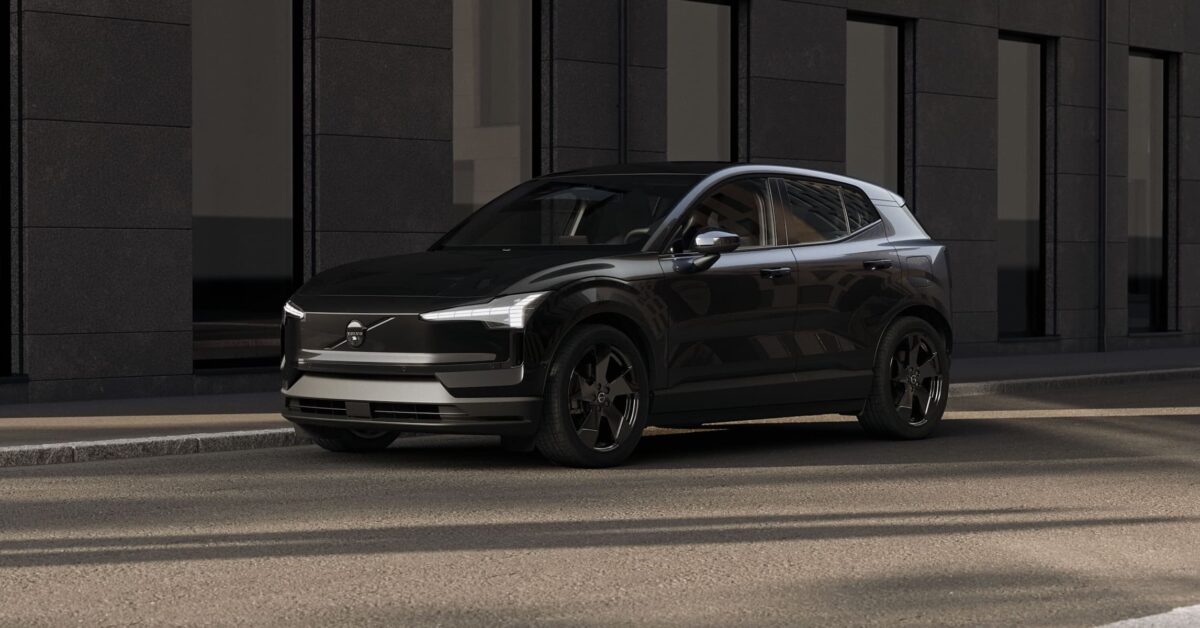 „Volvo EX30 Black Edition“ prideda tamsaus stiliaus parinktį