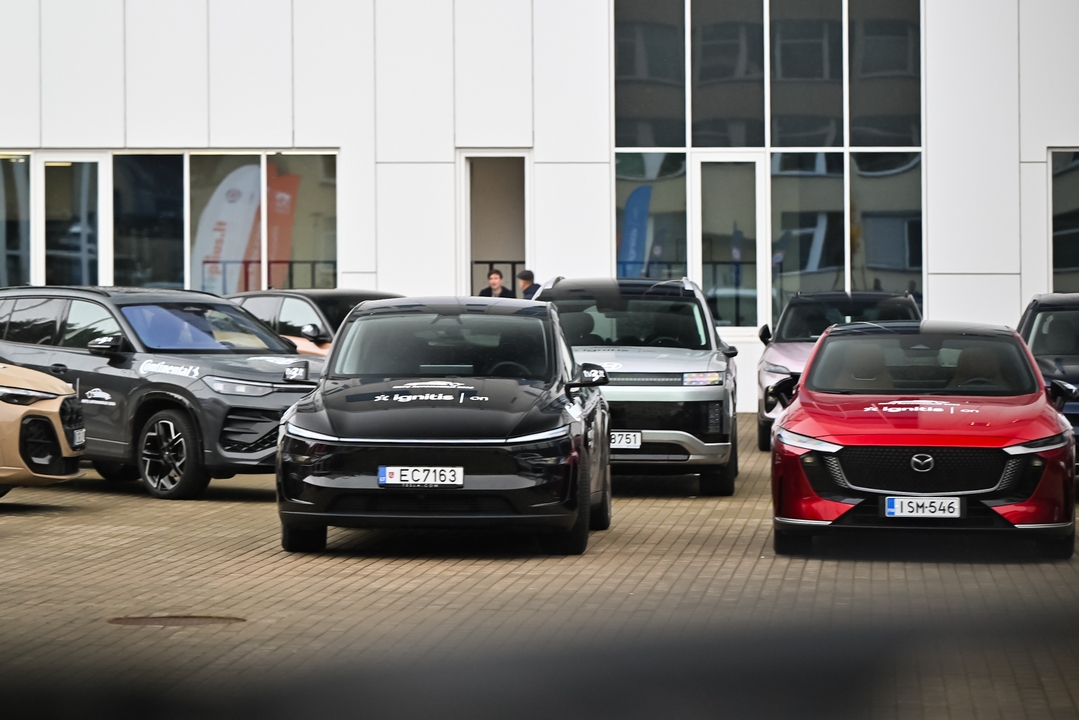 Nuo elektromobilių garantijų iki „Formulės 1“ užkulisių: paskelbta „Plug-In 2027“