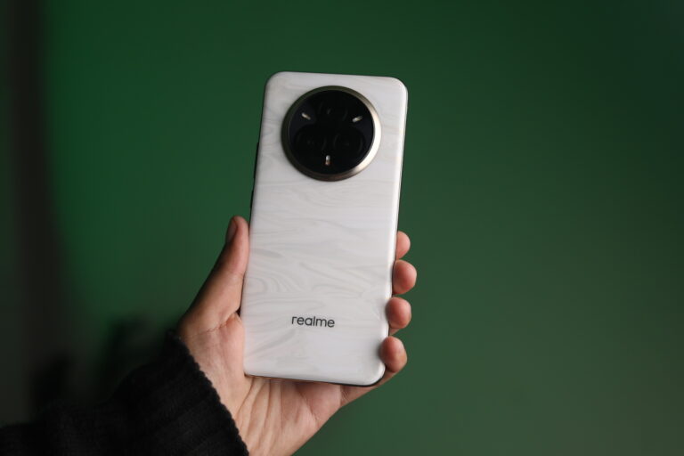 „Realme 14 Pro+“ apžvalga: stulbinančio dizaino ir tinkamos kameros