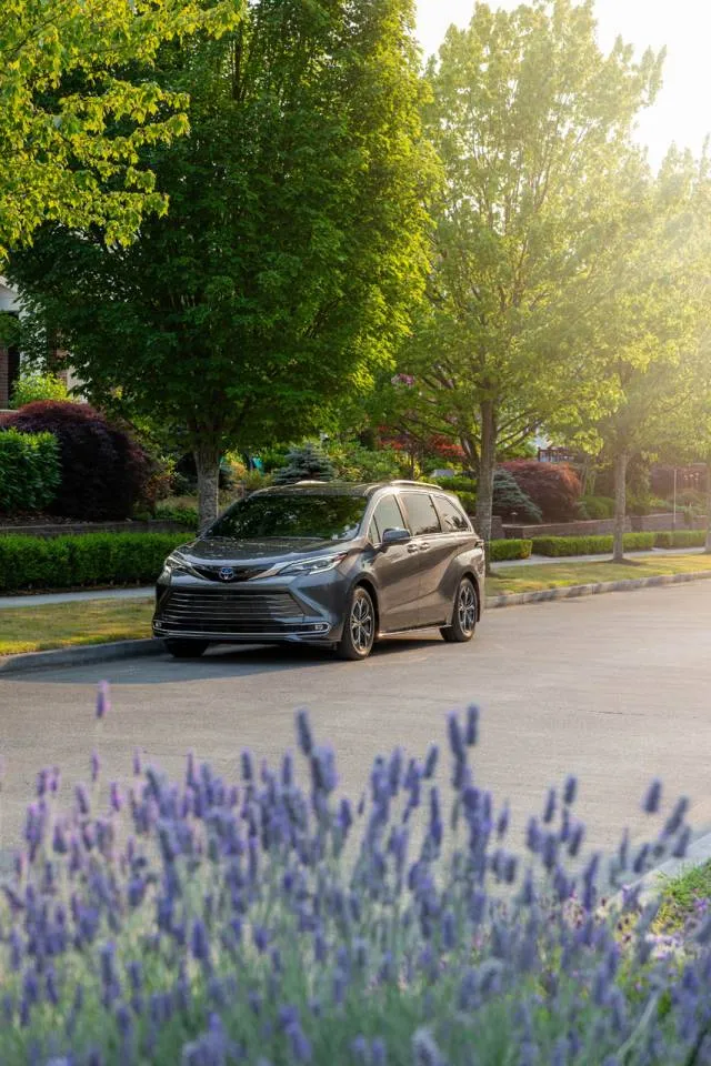 „Toyota Sienna“ ir „Honda Odyssey“: Mikroautobuso palyginimas