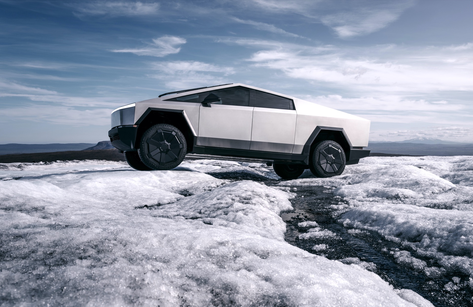 2025 m. „Tesla CyberTruck“ apžvalga: Kainos, specifikacijos ir nuotraukos