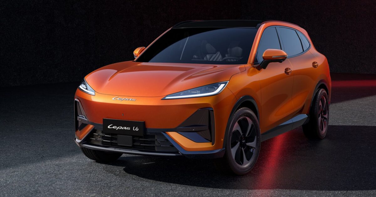 Pristatytas naujas visureigis Lepas L6