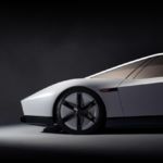 „Tesla“ pristatė naujos kartos „Roadster“: „SpaceX“ technologijos leidžia elektromobiliui pakilti